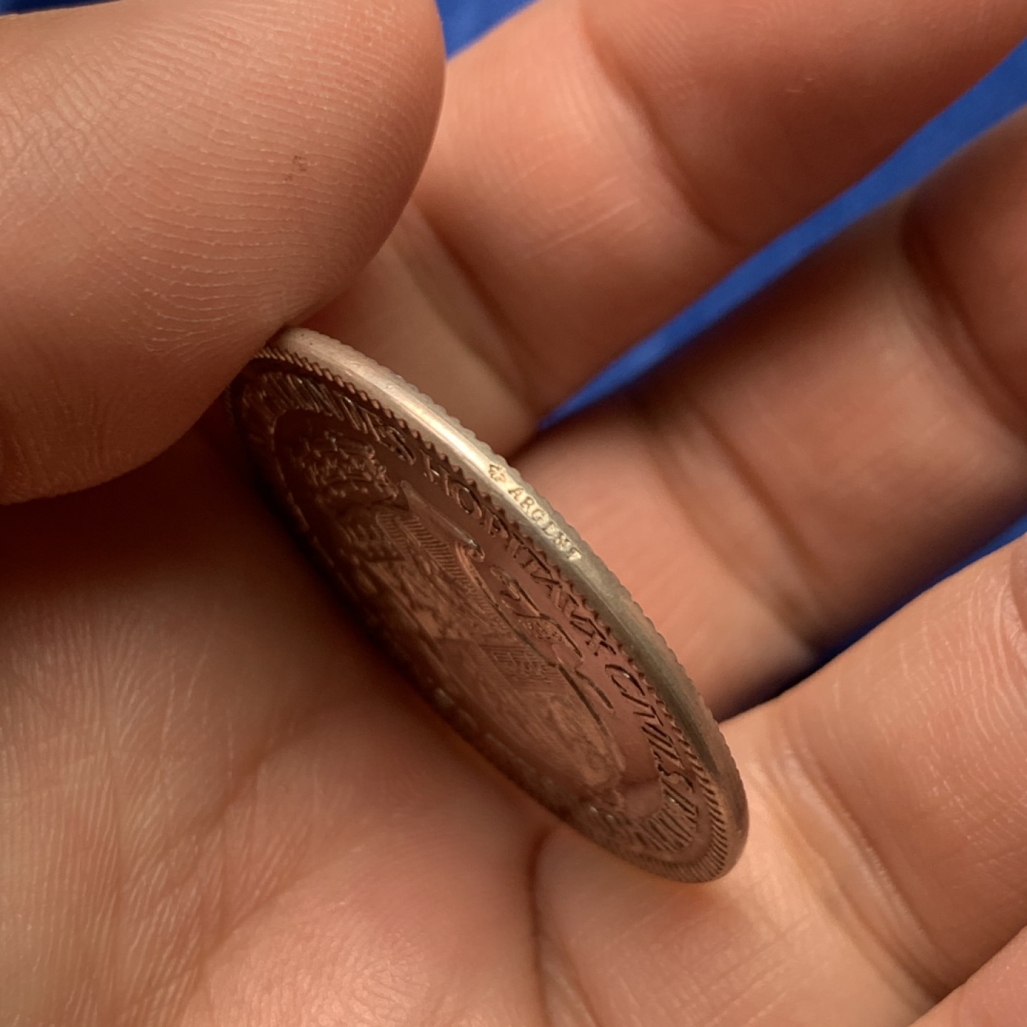 《竞宝斋》三少爷老婆本专场-第156场 (全场包邮) 法国1880年里昂医院希尔德贝尔特夫妇纪念代用银币，蜜蜂+ARGENT边铭，直径35mm，重量16.47g。UNC好品相