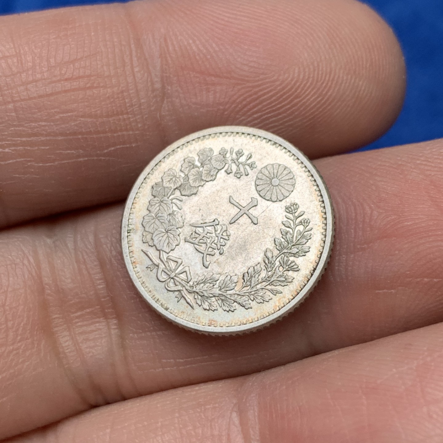 《竞宝斋》三少爷老婆本专场-第156场 (全场包邮) 日本1885年明治十八年龙十钱小银币，转光可评级好品相