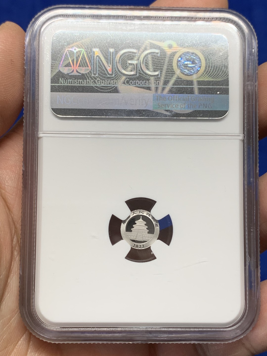 《竞宝斋》三少爷老婆本专场-第156场 (全场包邮) NGC MS70 中国2022年熊猫30元铂金纪念币，满分不易。1g铂金币，熊猫金币发型40周年标签