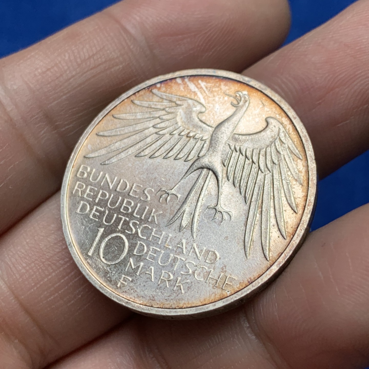 《竞宝斋》三少爷老婆本专场-第156场 (全场包邮) 德国1972年10马克银币，卷首彩色包浆