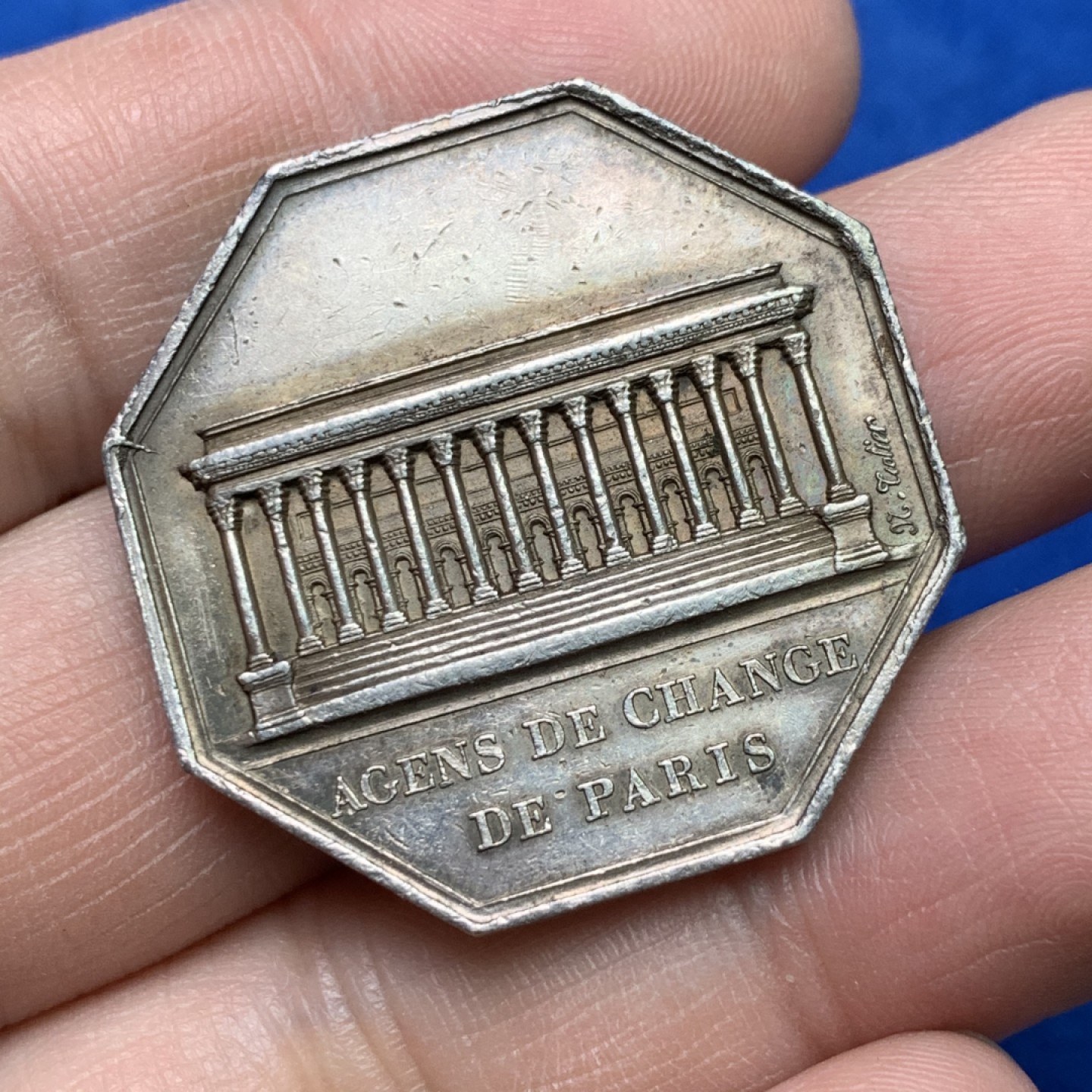 《竞宝斋》三少爷老婆本专场-第156场 (全场包邮) 法国1821年路易十八国王头像巴黎证券交易所八角代用银币，早期无边铭，对边直径33mm，重量16.85g。少见品种