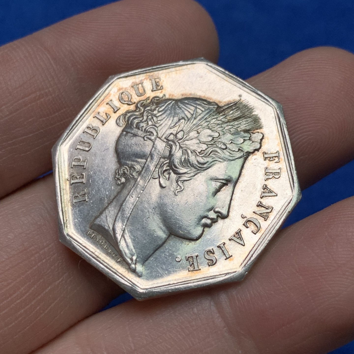 《竞宝斋》三少爷老婆本专场-第156场 (全场包邮) 法国19世纪谷物女神头像公证人八角代用银币，蜜蜂+ARGENT边铭，对边直径31.5mm，重量13.58g