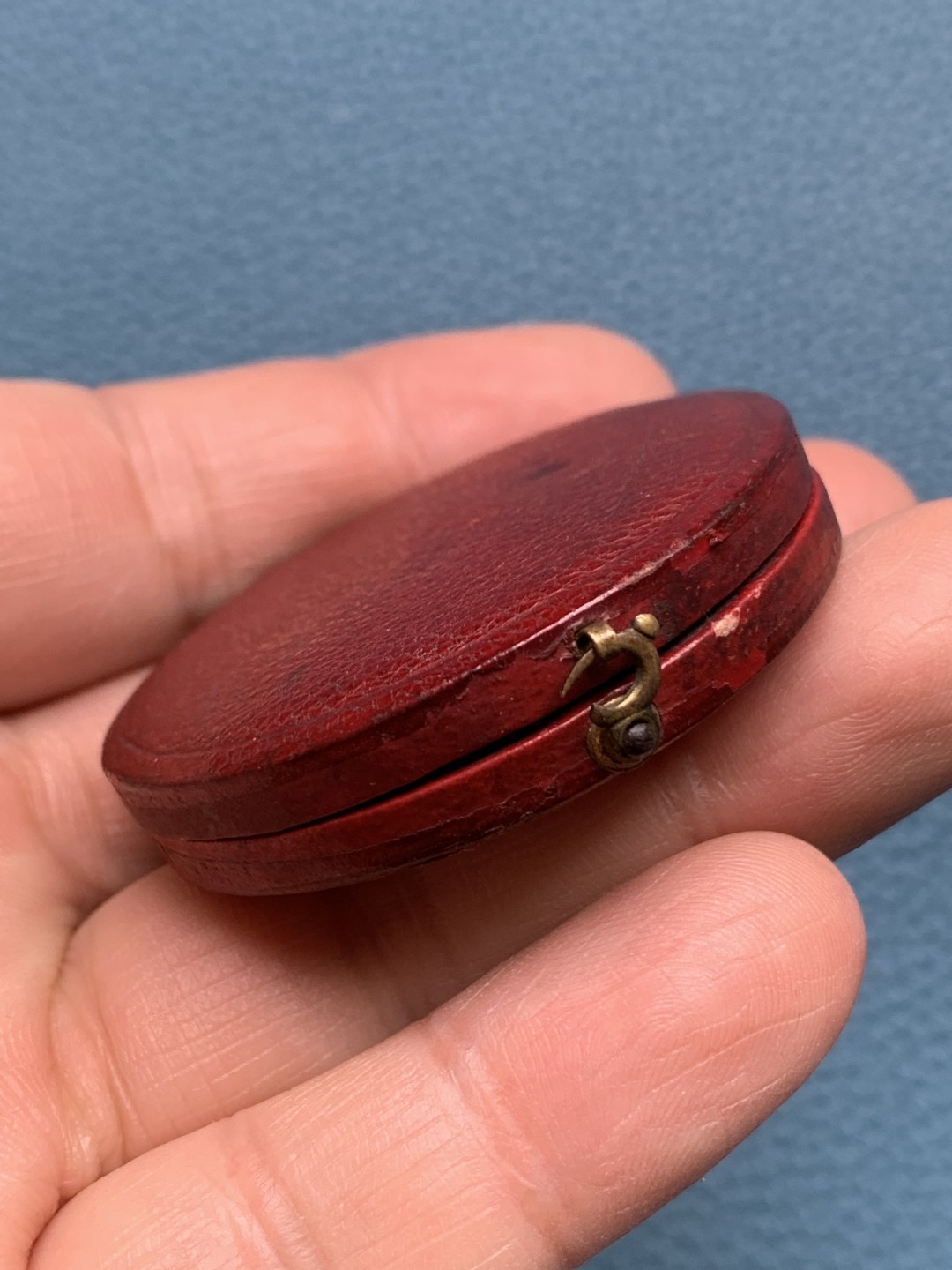 《竞宝斋》三少爷老婆本专场-第156场 (全场包邮) 法国20世纪初谷物女神头像银章，丰饶角+ARGENT边铭，直径36mm，重量22.84g，带原盒。泛黑包浆，很有年代感