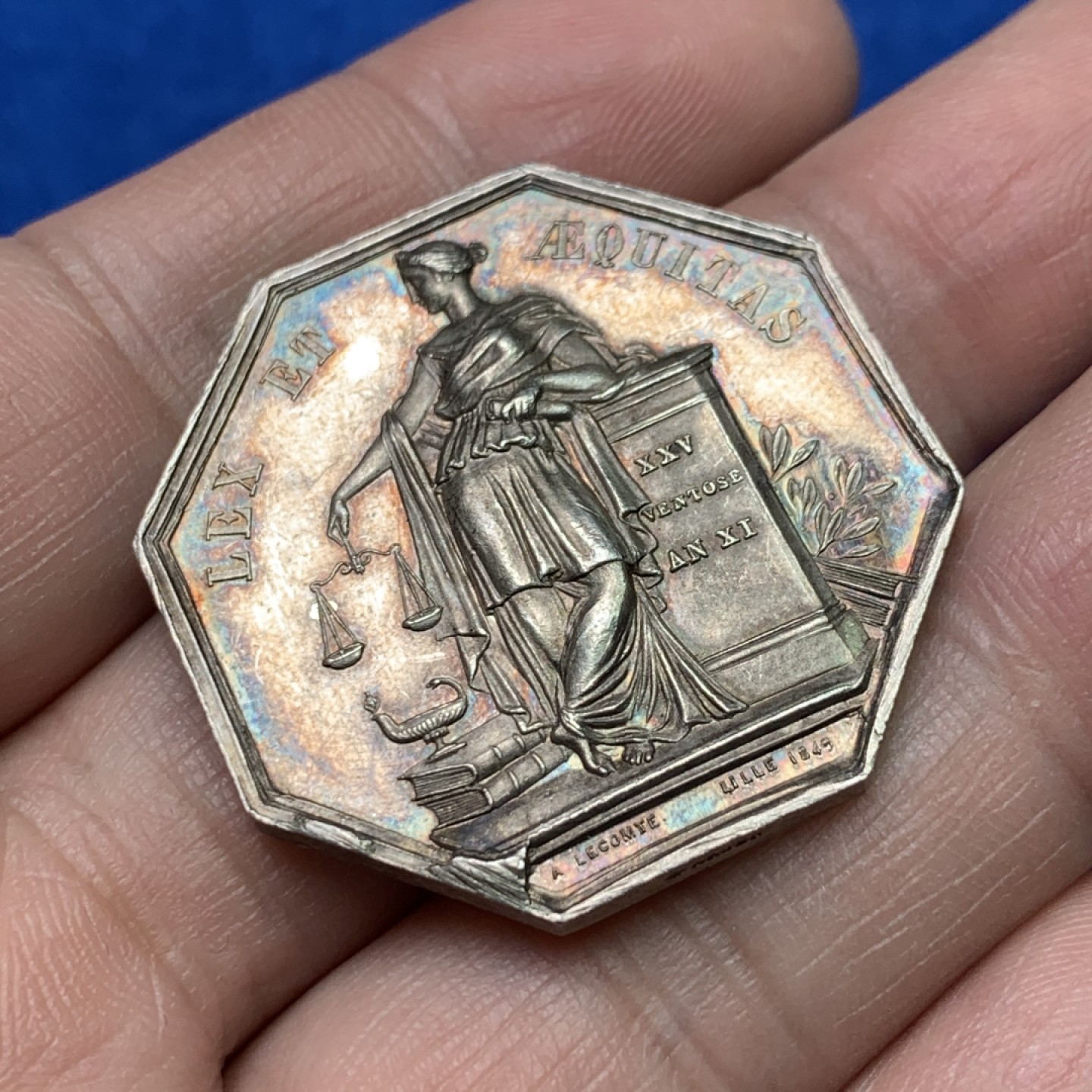 《竞宝斋》三少爷老婆本专场-第156场 (全场包邮) 法国1849年公平女神八角代用银币，蜜蜂+ARGENT边铭，对边直径34.5mm，重量18.16g。可评级好品相