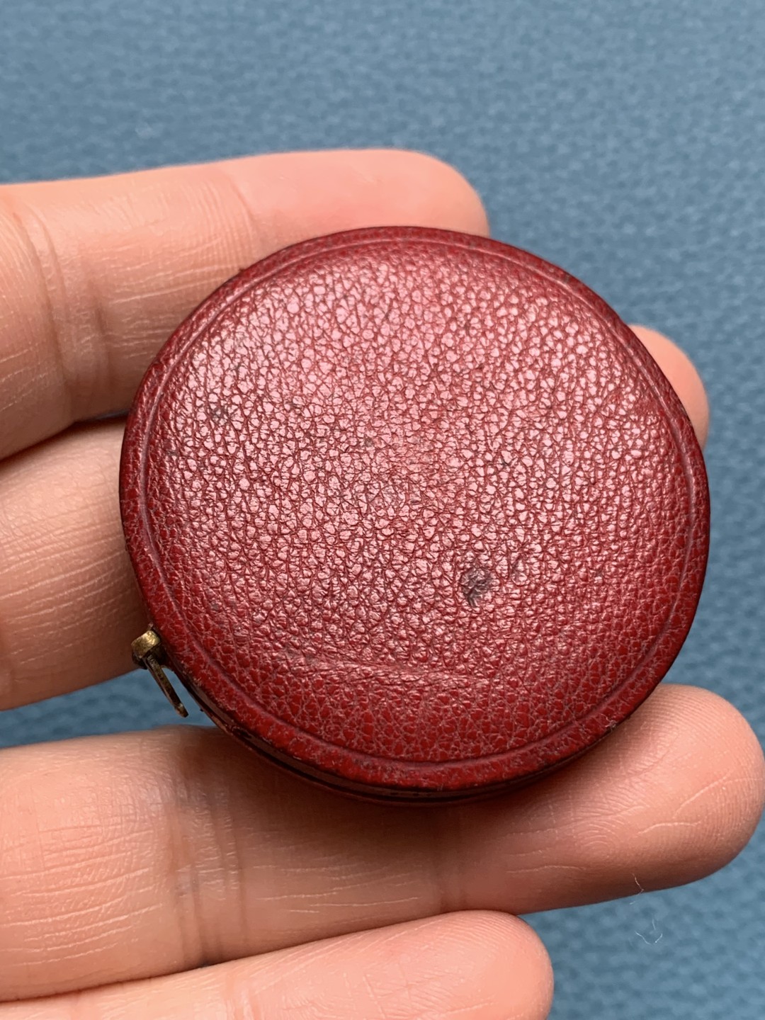 《竞宝斋》三少爷老婆本专场-第156场 (全场包邮) 法国20世纪初谷物女神头像银章，丰饶角+ARGENT边铭，直径36mm，重量22.84g，带原盒。泛黑包浆，很有年代感