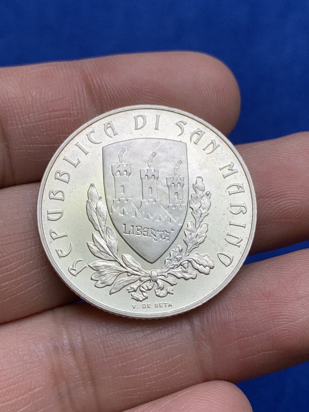 《竞宝斋》三少爷老婆本专场-第156场 (全场包邮) 圣马力诺2005年政治家安东尼奥·奥诺弗里纪念、2012年乔万尼·帕斯科利逝世100周年纪念5欧元银币一对，925银，直径32mm，重量18g 共36克