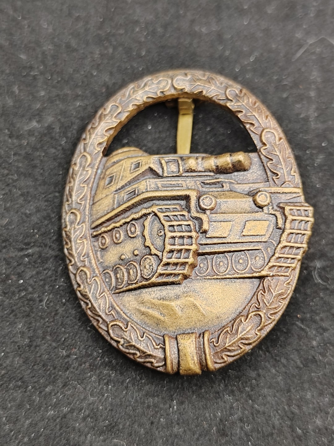 全场0元起拍 第49期 咸鱼国勋章拍卖专场 4月23日（周三）下午6：00开始 德国57版陆军坦克突击奖章