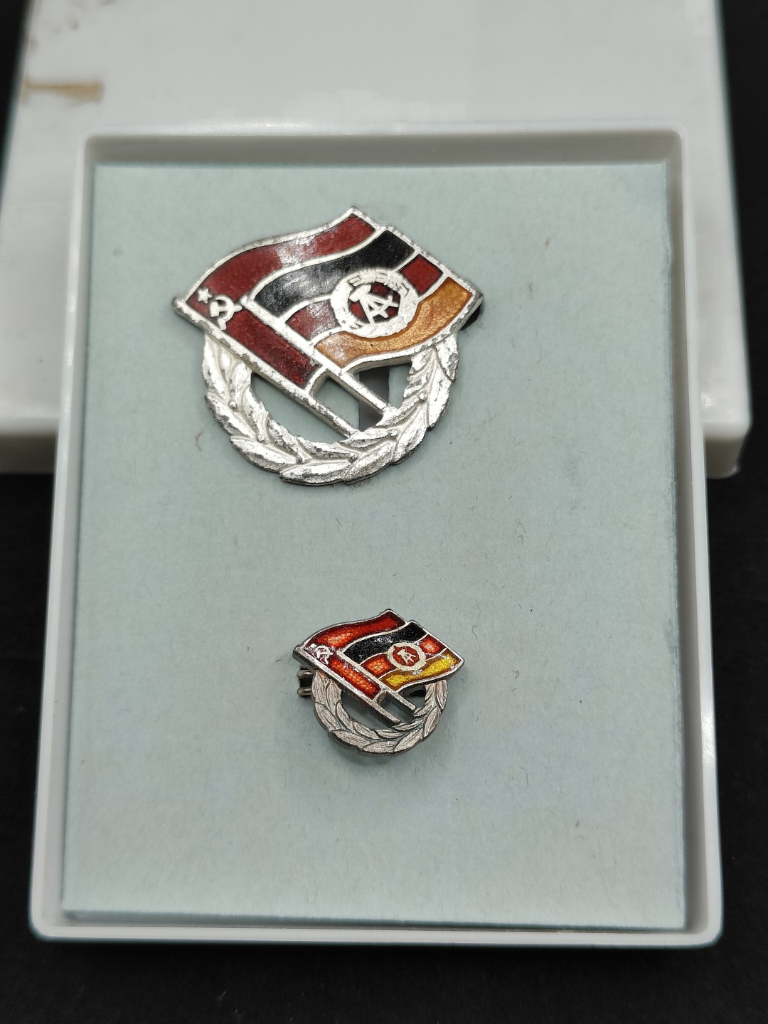 全场0元起拍 第49期 咸鱼国勋章拍卖专场 4月23日（周三）下午6：00开始 苏德友谊珐琅章 带略章