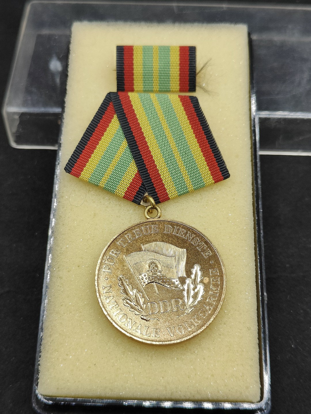 全场0元起拍 第49期 咸鱼国勋章拍卖专场 4月23日（周三）下午6：00开始 东德人民军15年服役章