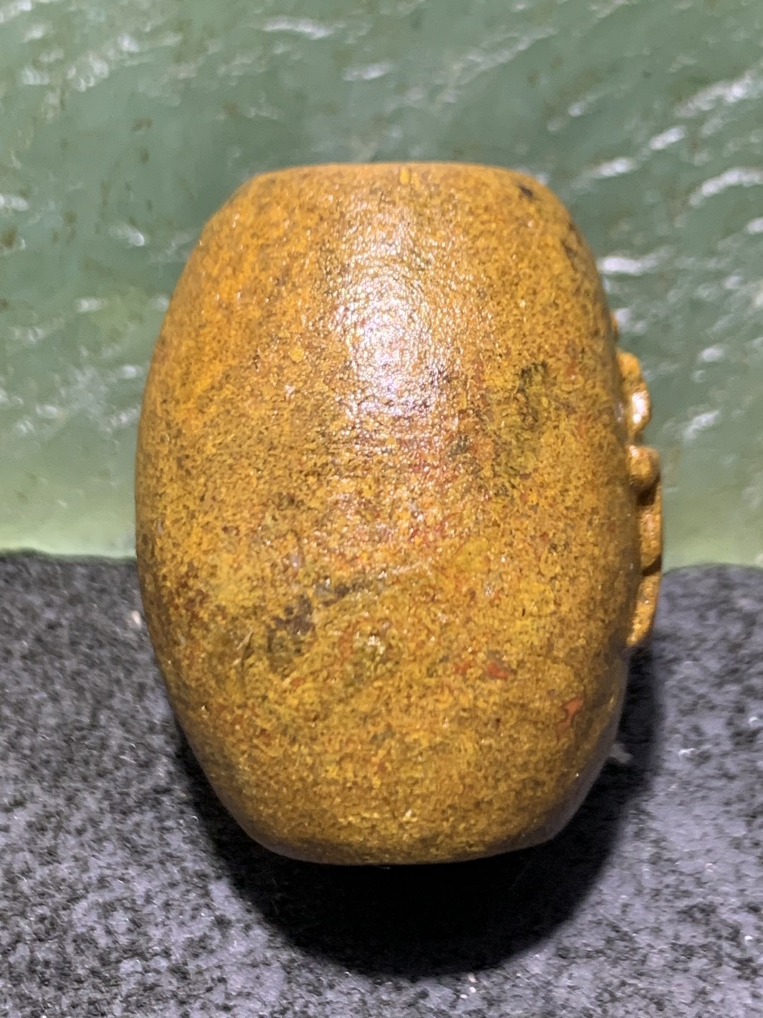 精美亚光黄金草花纹战国红玛瑙手工雕刻道字大桶珠一颗！