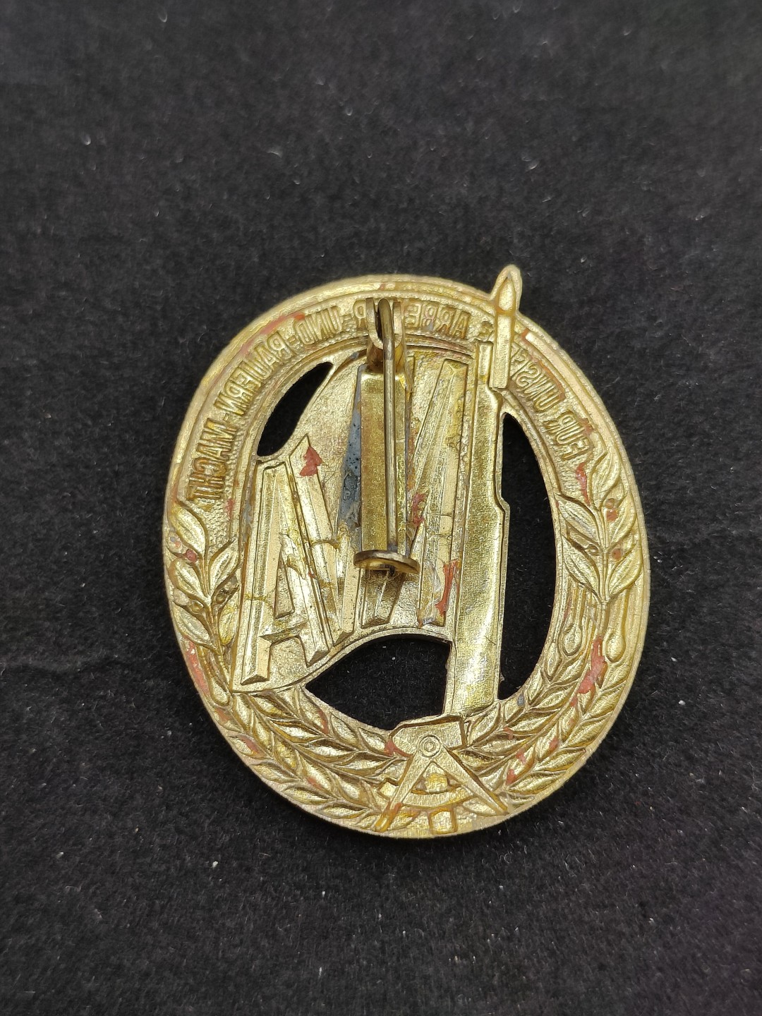 全场0元起拍 第49期 咸鱼国勋章拍卖专场 4月23日（周三）下午6：00开始 东德人民军体能证章