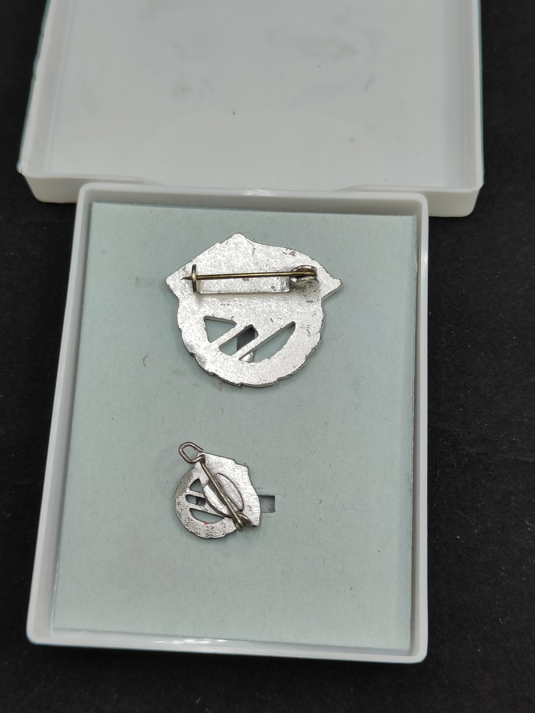 全场0元起拍 第49期 咸鱼国勋章拍卖专场 4月23日（周三）下午6：00开始 苏德友谊珐琅章 带略章