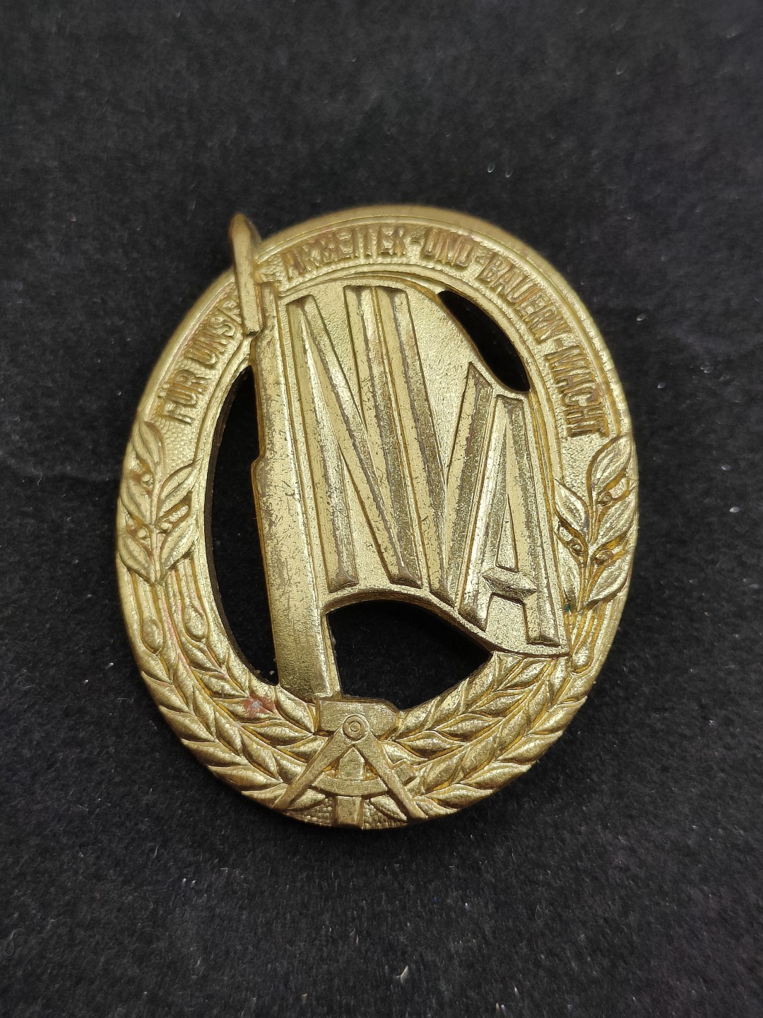 全场0元起拍 第49期 咸鱼国勋章拍卖专场 4月23日（周三）下午6：00开始 东德人民军体能证章