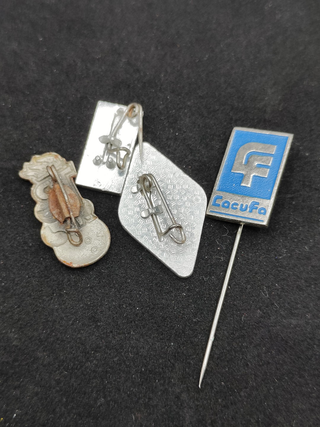 全场0元起拍 第49期 咸鱼国勋章拍卖专场 4月23日（周三）下午6：00开始 东德徽章一组