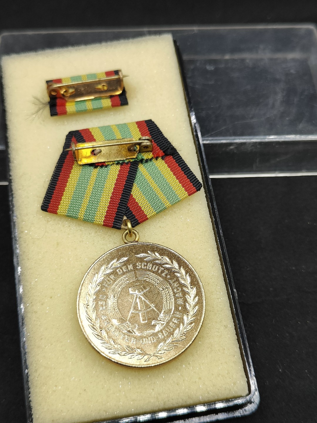 全场0元起拍 第49期 咸鱼国勋章拍卖专场 4月23日（周三）下午6：00开始 东德人民军15年服役章