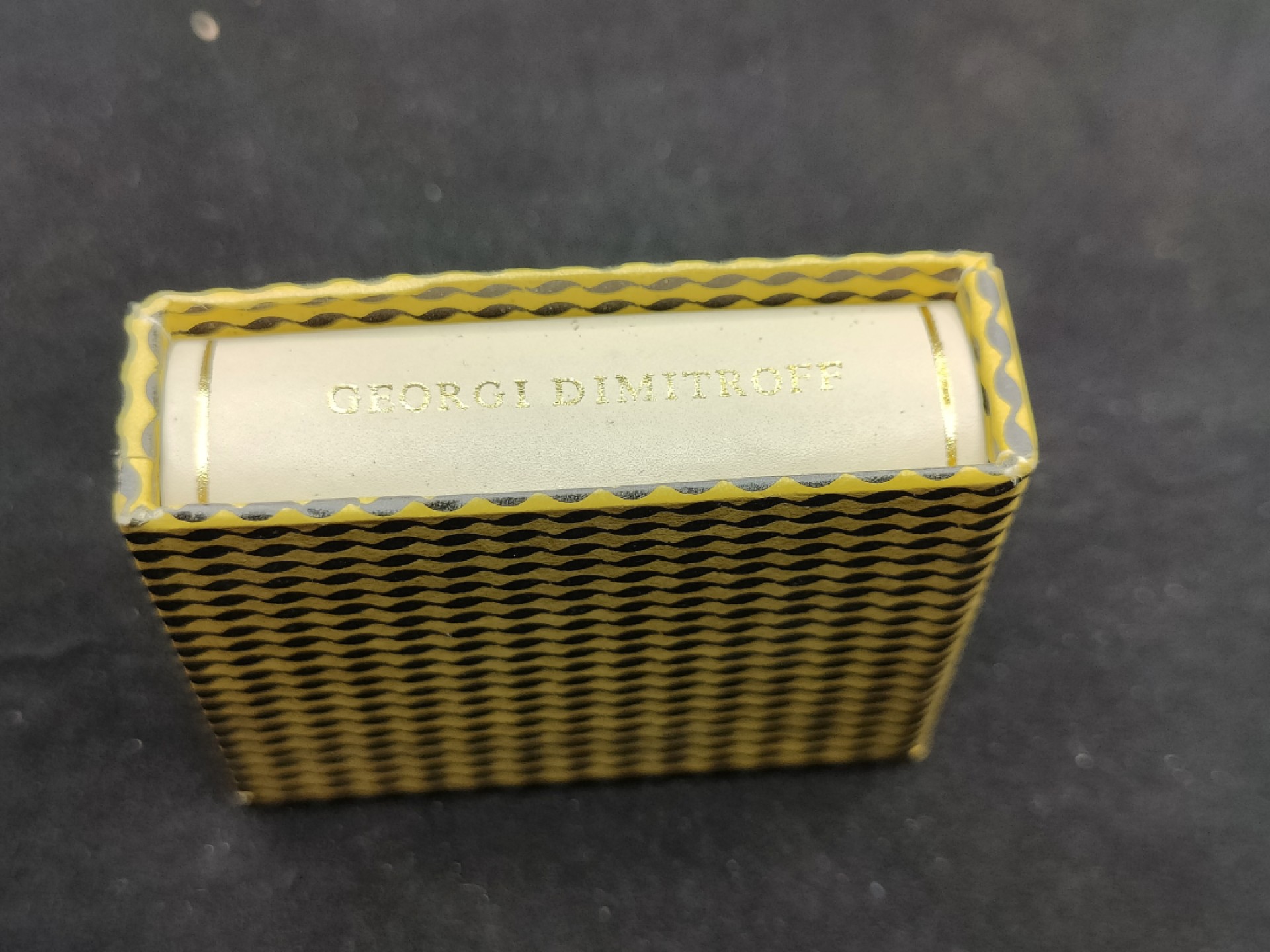 全场0元起拍 第49期 咸鱼国勋章拍卖专场 4月23日（周三）下午6：00开始 东德袖珍书 250页左右