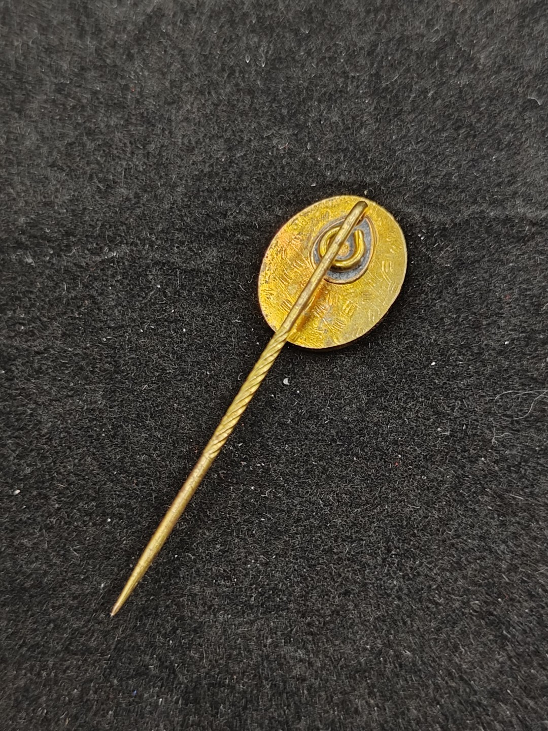 全场0元起拍 第49期 咸鱼国勋章拍卖专场 4月23日（周三）下午6：00开始 东德金级体能章 稀有版本