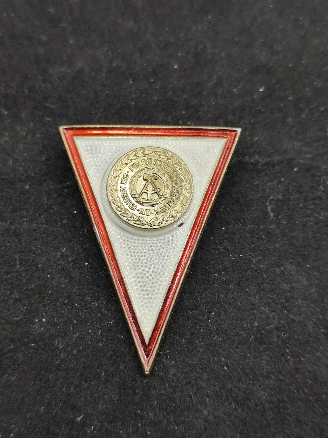 全场0元起拍 第49期 咸鱼国勋章拍卖专场 4月23日（周三）下午6：00开始 东德军校毕业证章