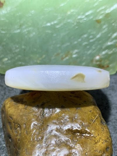 精美亚光高玉化海洋玉髓手工俏色巧雕一心向佛意境板珠一个！ 精美亚光高玉化海洋玉髓手工俏色巧雕一心向佛意境板珠一个！