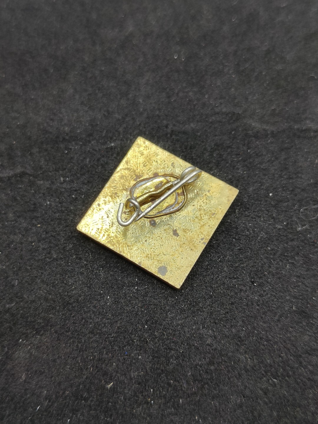 全场0元起拍 第49期 咸鱼国勋章拍卖专场 4月23日（周三）下午6：00开始 东德fdj奖章 帽徽样式