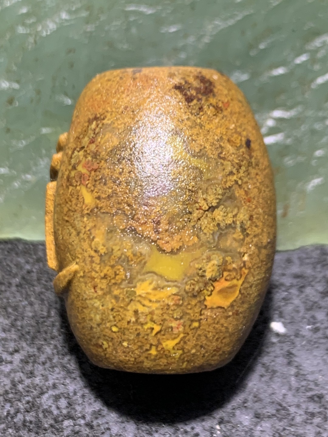 精美亚光黄金草花纹战国红玛瑙手工雕刻道字大桶珠一颗！