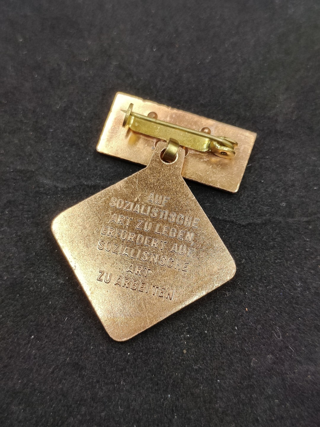 全场0元起拍 第49期 咸鱼国勋章拍卖专场 4月23日（周三）下午6：00开始 东德个人劳动积极份子奖章