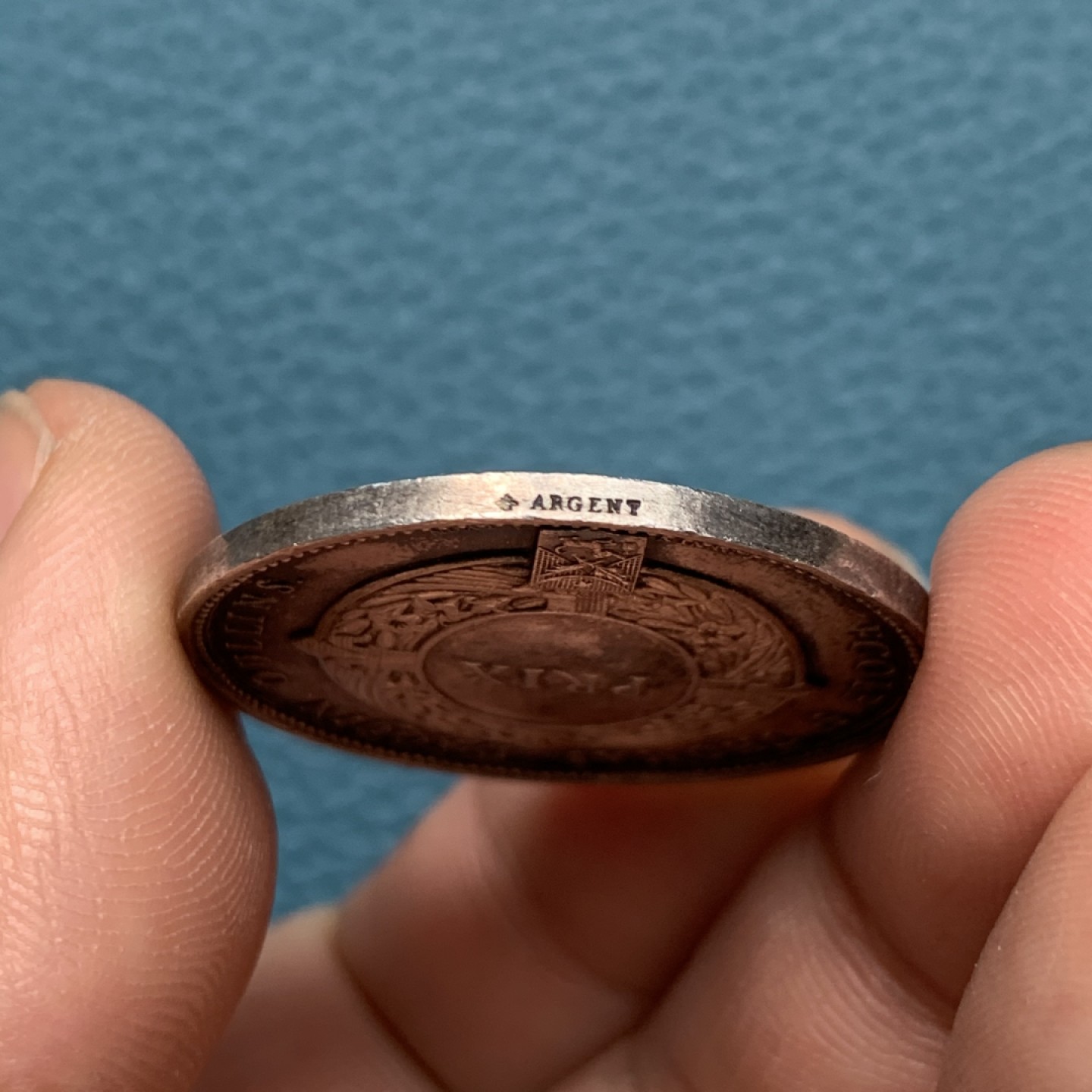 《竞宝斋》第157场-法国八角与章 专场！周日，周一，周四 3场 (全场包邮) 法国银质代币，正面是传教士拉科戴尔，背面椭圆形纹章非常漂亮，12.85g，32.2mm，蜜蜂边铭