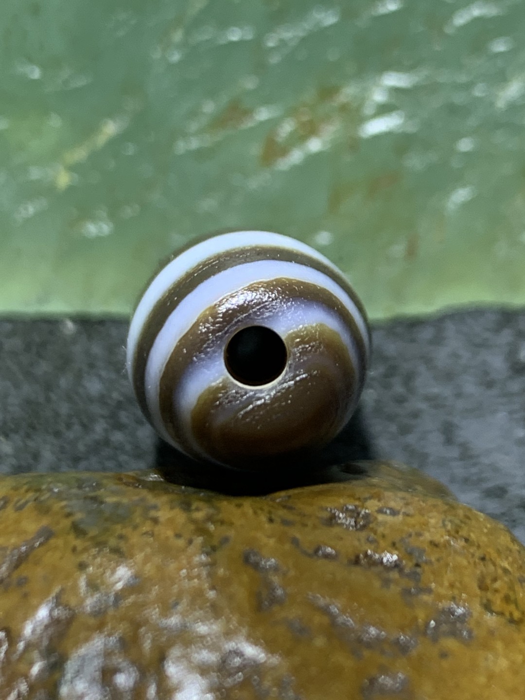 精美高玉化风化纹缠丝玛瑙桶珠一颗，