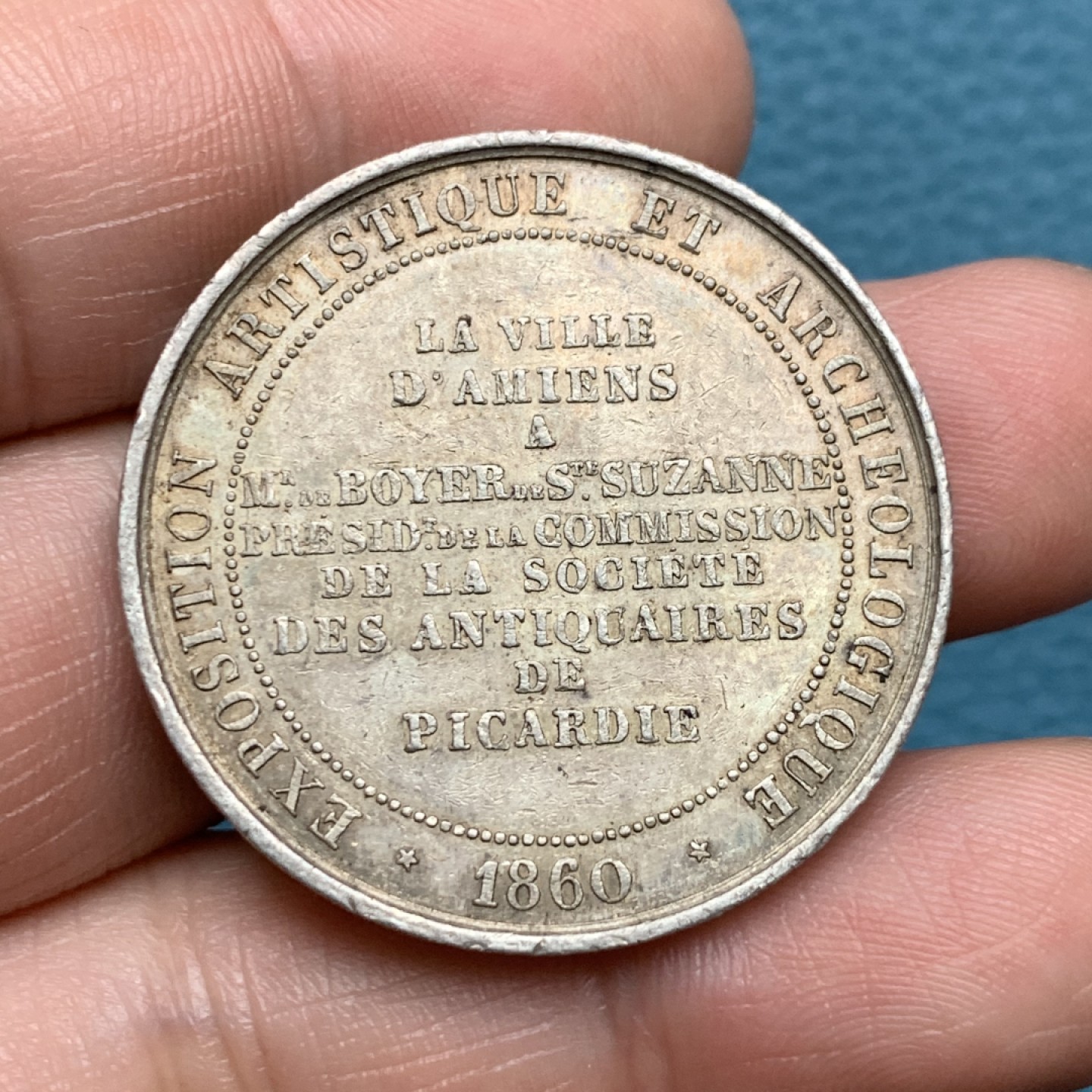 《竞宝斋》第157场-法国八角与章 专场！周日，周一，周四 3场 (全场包邮) 法国银质代币，亚眠古董协会，18.58g，35mm，蜜蜂边铭，两只独角兽护着亚眠城市纹章味道非常好