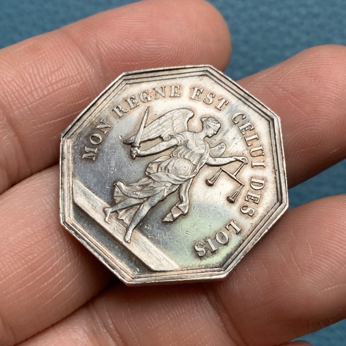 《竞宝斋》第157场-法国八角与章 专场！周日，周一，周四 3场 (全场包邮) 法国八角银质代币，奥德默桥自治市公证人，正面带翅的正义女神朱斯提提亚手持利剑和天平，13.87g，31.2mm，蜜蜂边铭