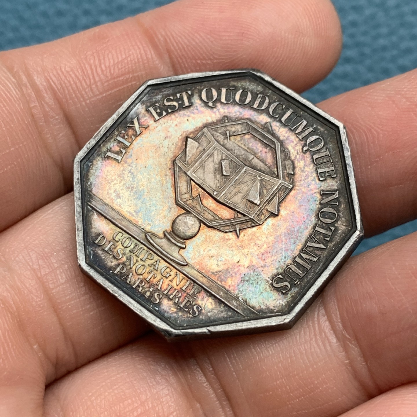 《竞宝斋》第157场-法国八角与章 专场！周日，周一，周四 3场 (全场包邮) 法国八角银质代币，巴黎公证人，正面拿破仑三世，19.38g，32.6mm，手指边铭，金红包浆