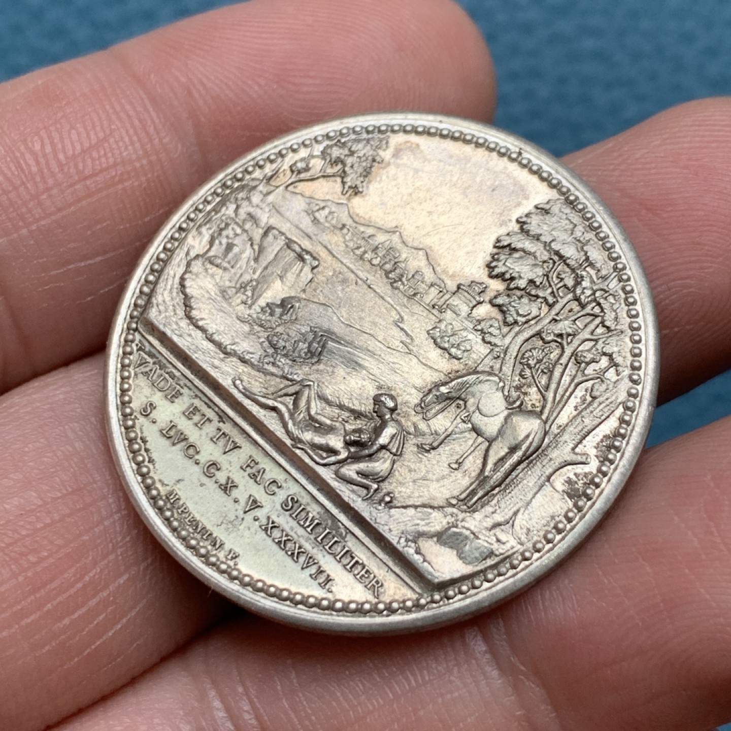 《竞宝斋》第157场-法国八角与章 专场！周日，周一，周四 3场 (全场包邮) 法国银章，里昂药剂师，15.9g，33.6mm，丰饶角边铭，细节丰富的景观，底板好