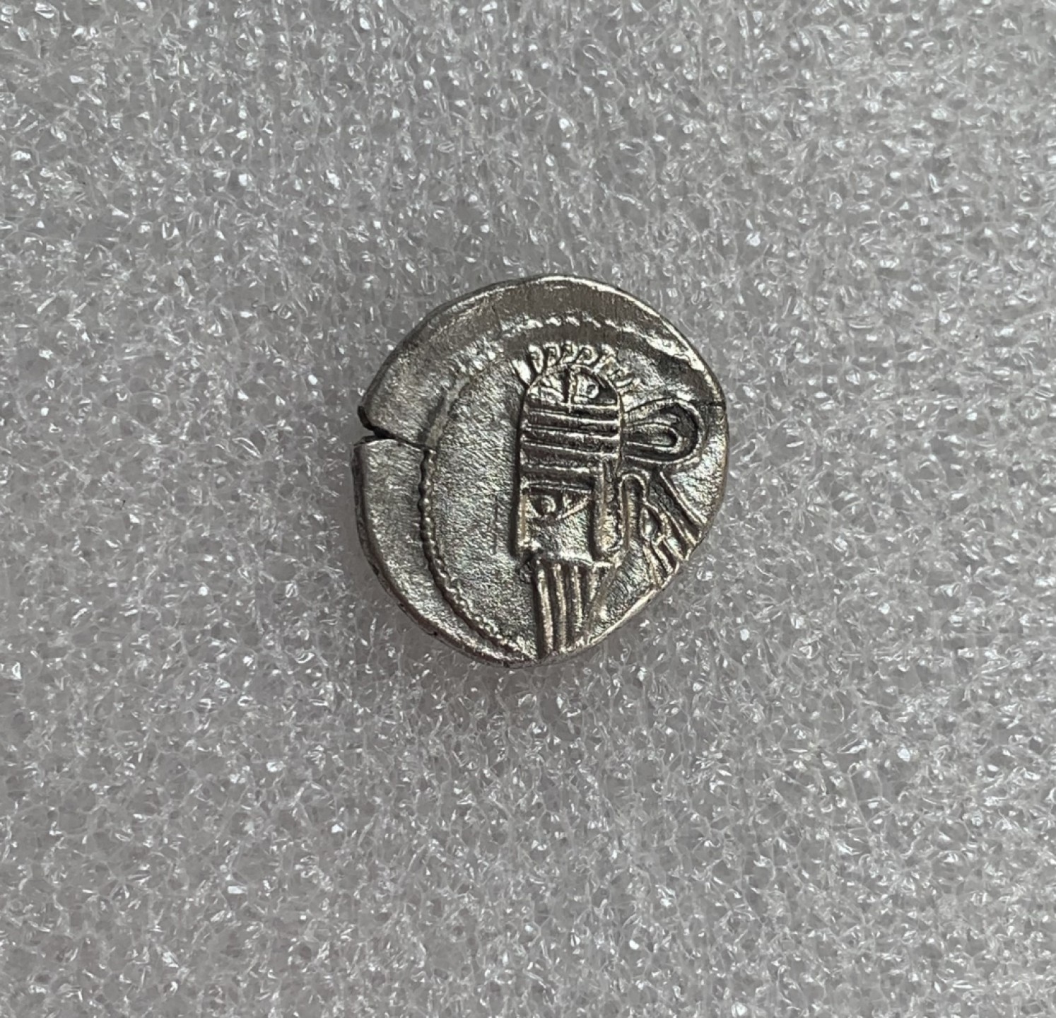 瓶子🏺第88期拍卖会 帕提亚王朝银币 奥斯罗斯二世 古波斯古银币  18毫米3.4克