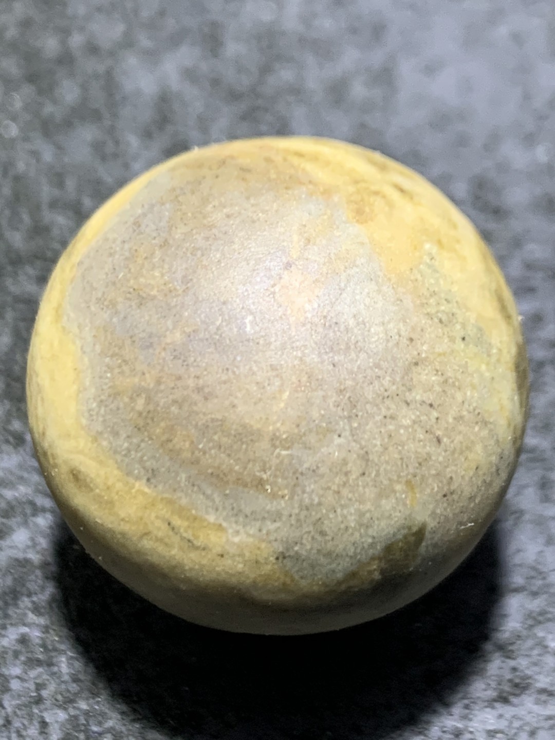 精美戈壁彩玉手工雕刻禅字圆珠一个！