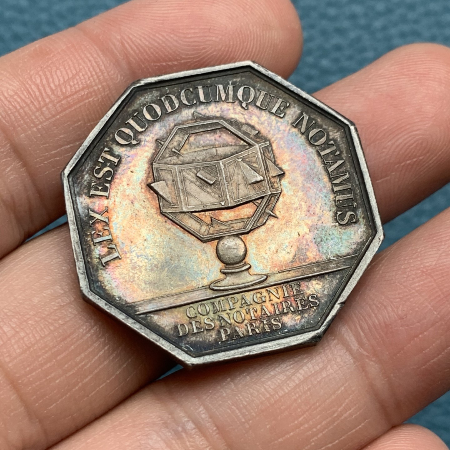 《竞宝斋》第157场-法国八角与章 专场！周日，周一，周四 3场 (全场包邮) 法国八角银质代币，巴黎公证人，正面拿破仑三世，19.38g，32.6mm，手指边铭，金红包浆