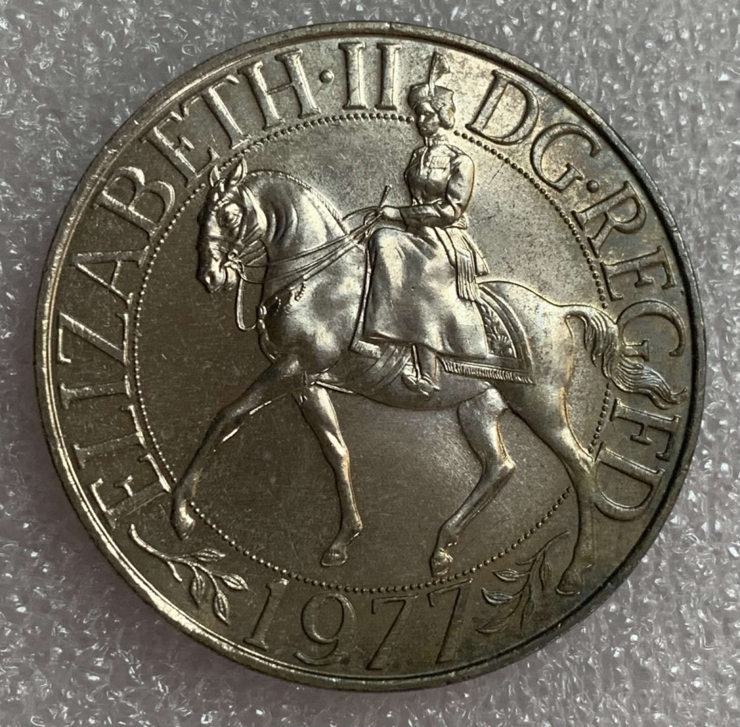 瓶子🏺第88期拍卖会 英国1977年伊丽莎白二世登基纪念币