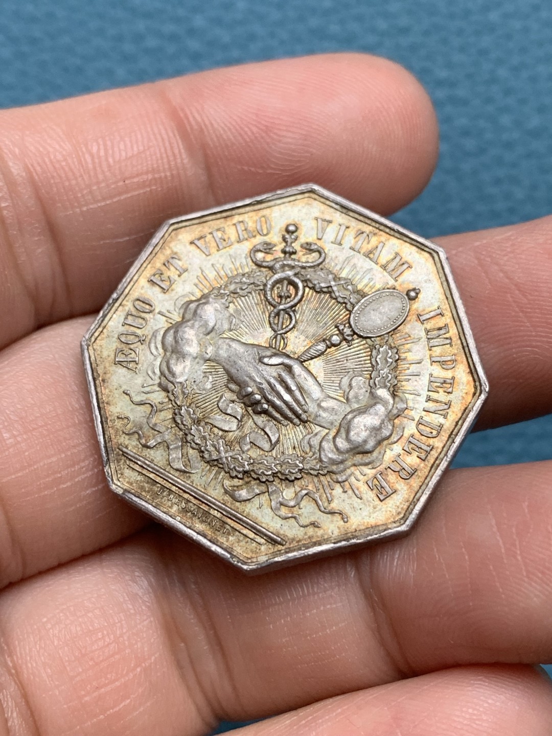 《竞宝斋》第157场-法国八角与章 专场！周日，周一，周四 3场 (全场包邮) 法国八角银质代币，博韦地区公证人，15.25g，32.2mm，蜜蜂边铭，黄油彩