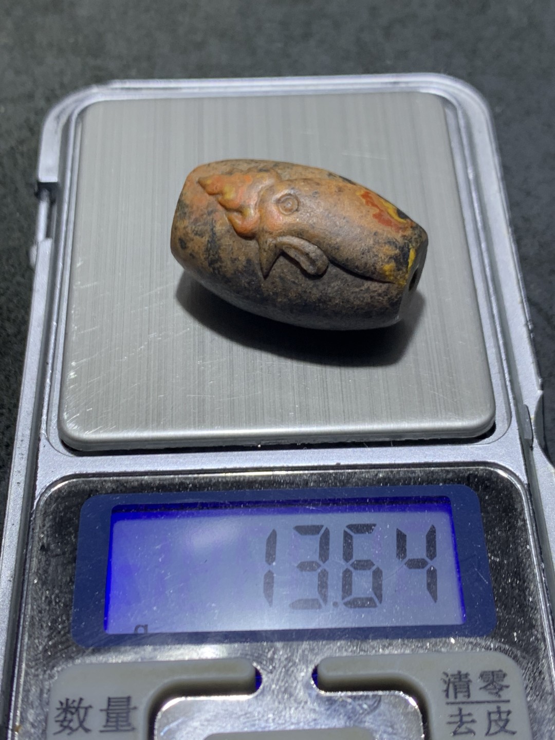 精美亚光原皮包浆料战国红玛瑙手工俏色巧雕刻雄鸡桶珠一颗！