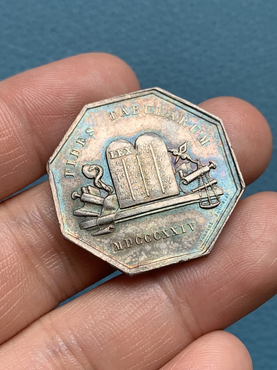 《竞宝斋》第157场-法国八角与章 专场！周日，周一，周四 3场 (全场包邮) 法国八角银质代币，克莱蒙公证处，13.5g，30.2mm，蜜蜂边铭，背面红紫包浆漂亮