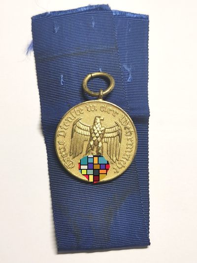 小驴勋章奖章收藏4月21号周五晚19点拍卖（五一补班提前一天开拍） - 德三陆/海军12年长期服役奖章，磁性合金（镍/钢）金色镀层，长绶带