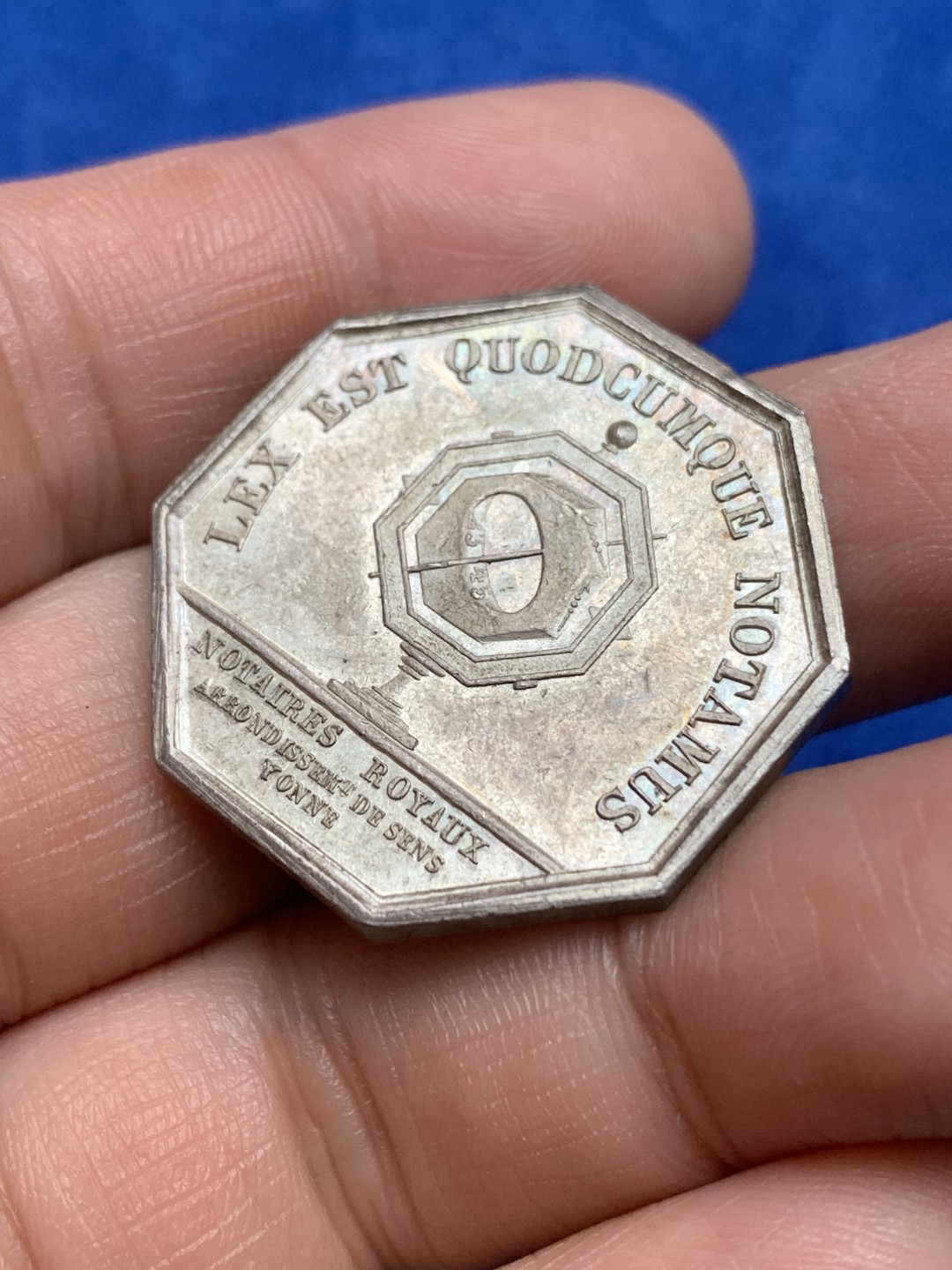 《竞宝斋》第157场-法国八角与章 专场！周日，周一，周四 3场 (全场包邮) 法国八角银质代币，桑斯地区公证处，14.35g，31.4mm，油灯边铭，黄油彩，高点俱在