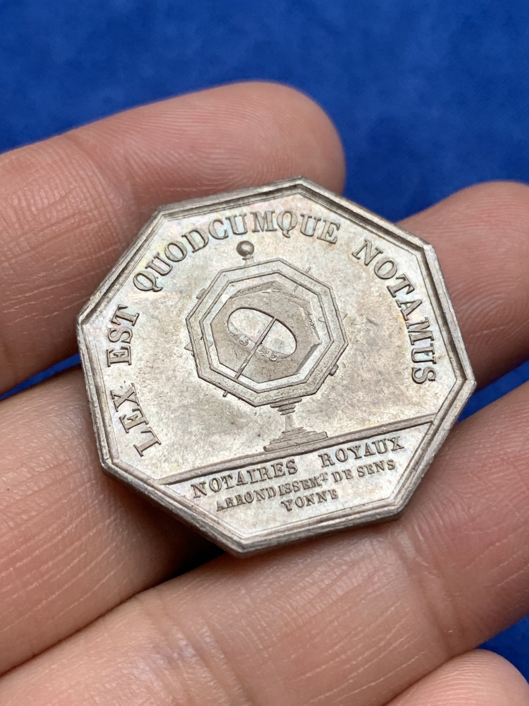 《竞宝斋》第157场-法国八角与章 专场！周日，周一，周四 3场 (全场包邮) 法国八角银质代币，桑斯地区公证处，14.35g，31.4mm，油灯边铭，黄油彩，高点俱在