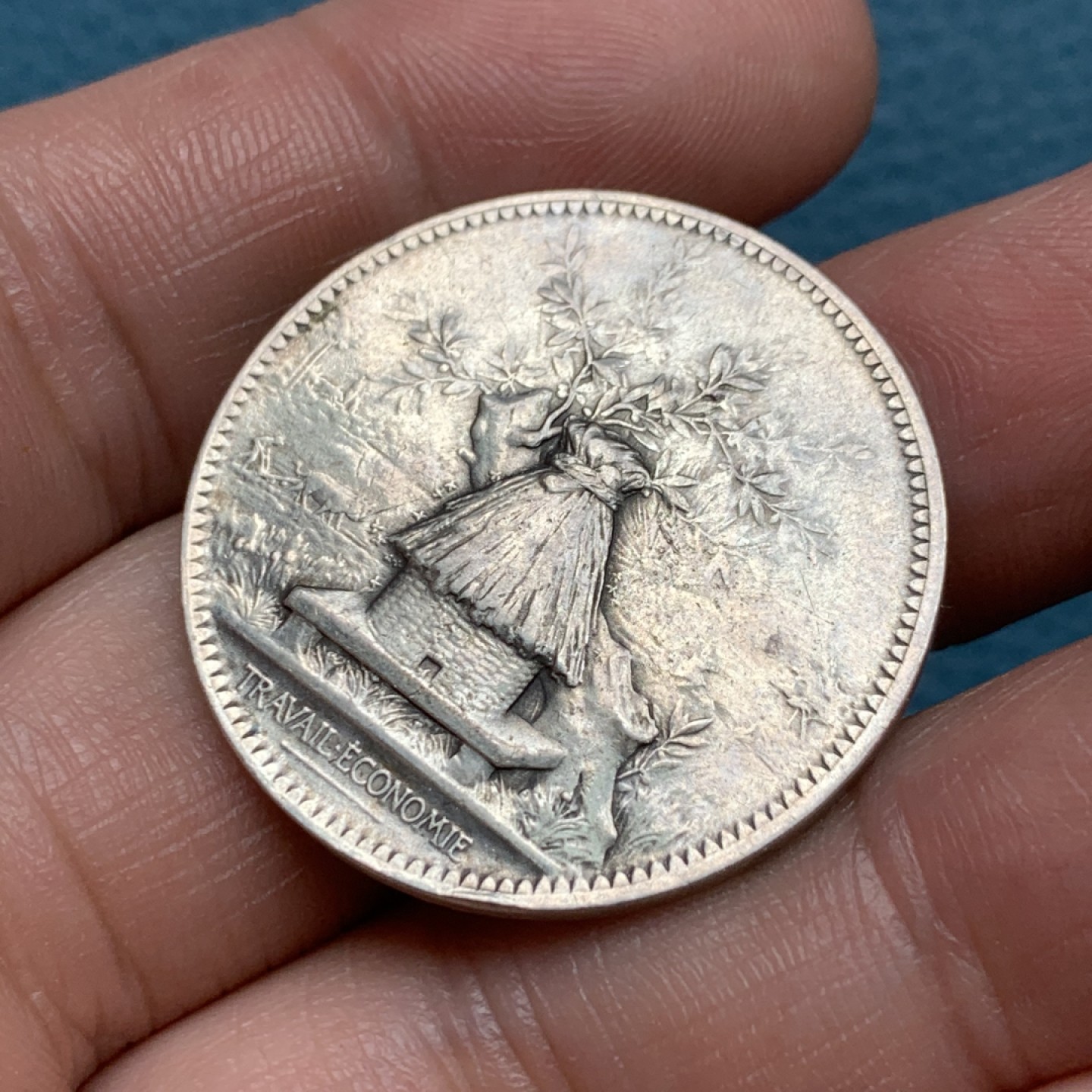 《竞宝斋》第157场-法国八角与章 专场！周日，周一，周四 3场 (全场包邮) 法国银质代币，巴黎预见未来储蓄银行，15.54g，31.8mm，丰饶角边铭