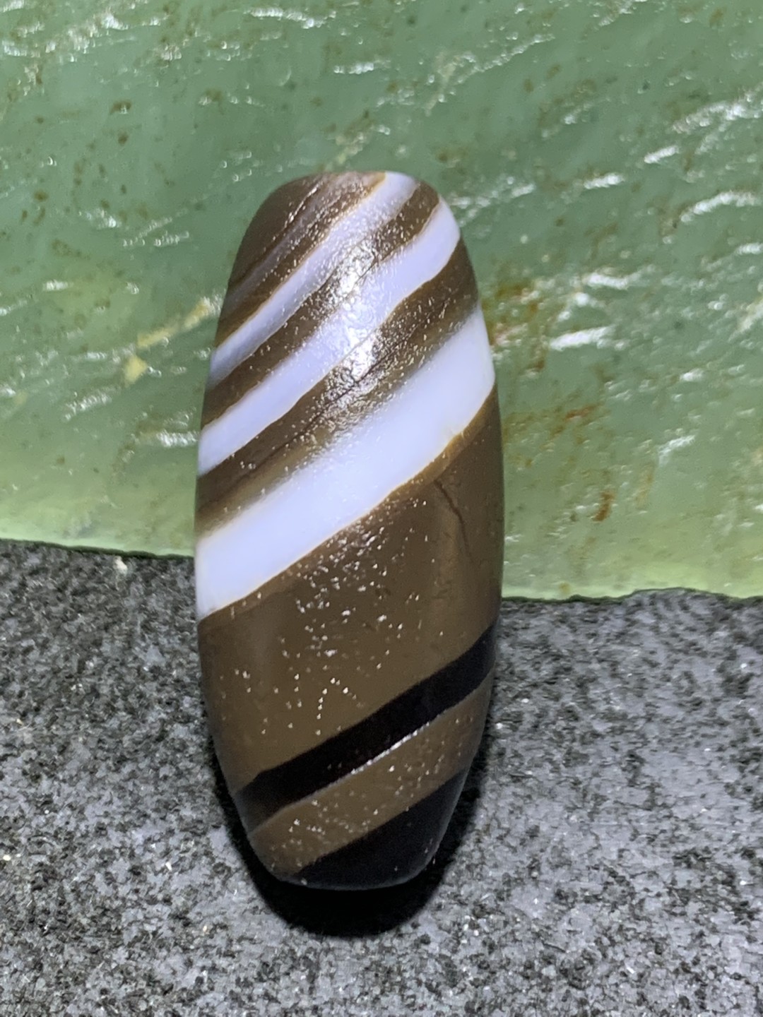 精美高玉化风化纹缠丝玛瑙桶珠一颗，