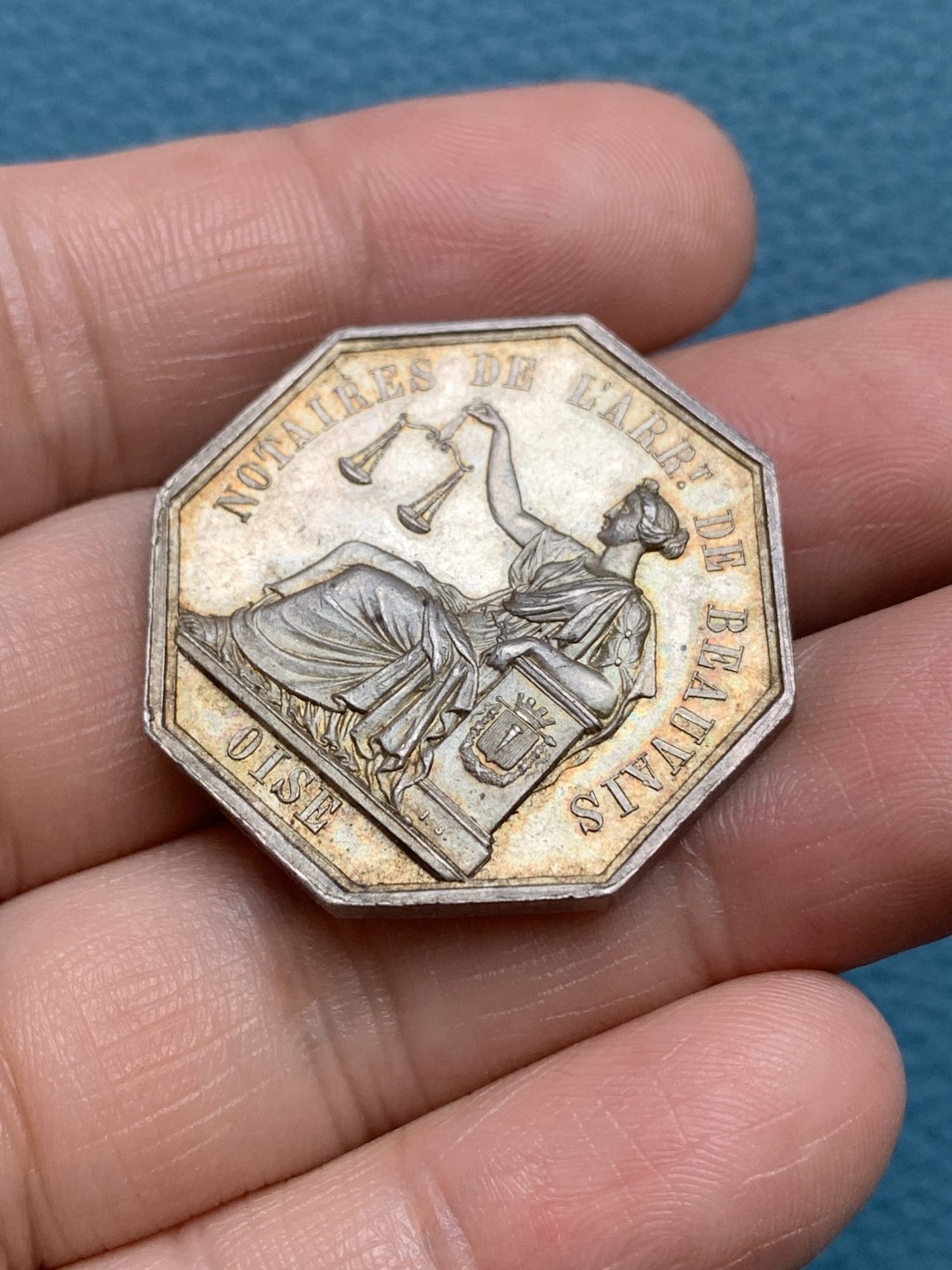 《竞宝斋》第157场-法国八角与章 专场！周日，周一，周四 3场 (全场包邮) 法国八角银质代币，博韦地区公证人，15.25g，32.2mm，蜜蜂边铭，黄油彩