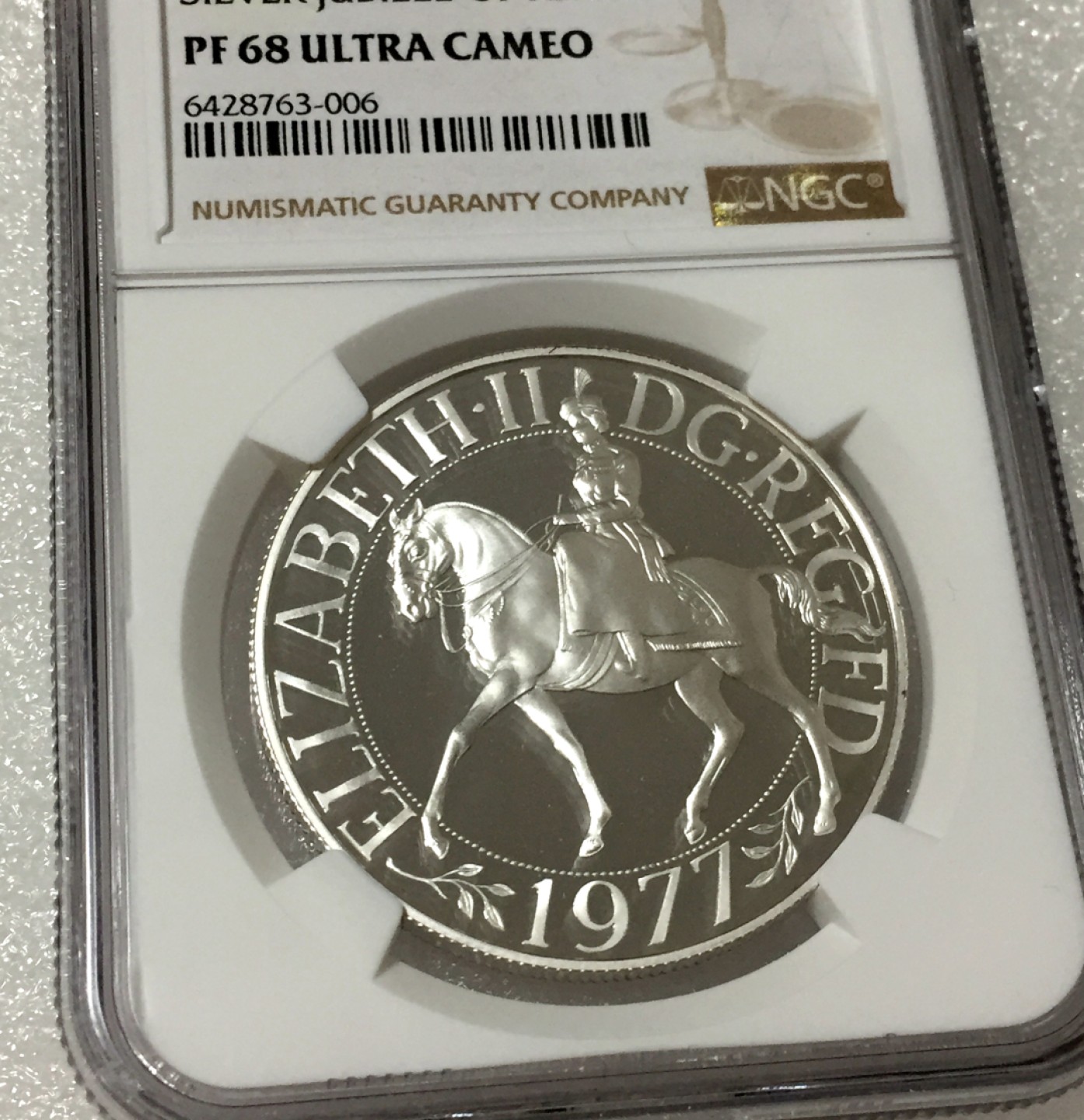 方圆集藏第四期专场 10829-NGC68英国1977年伊丽莎白女王登基25周年银禧