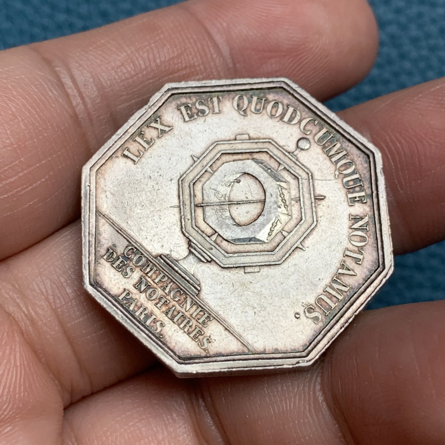 《竞宝斋》第157场-法国八角与章 专场！周日，周一，周四 3场 (全场包邮) 法国八角银质代币，巴黎公证人，正面路易十八之弟查理十世，17.19g，32.6mm，1832之前无边铭