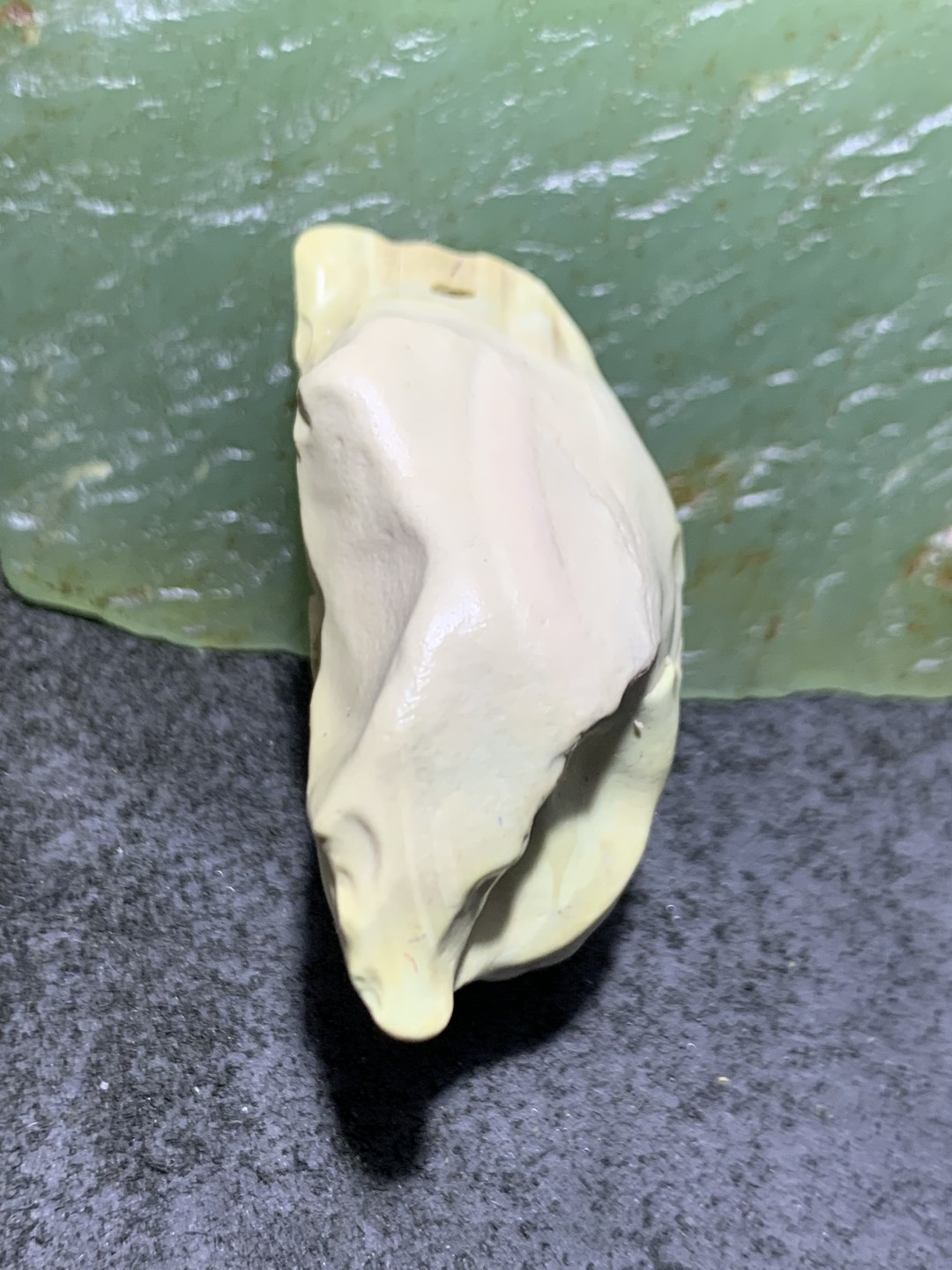 精美戈壁彩玉手工雕刻意字把件（吊坠)一个