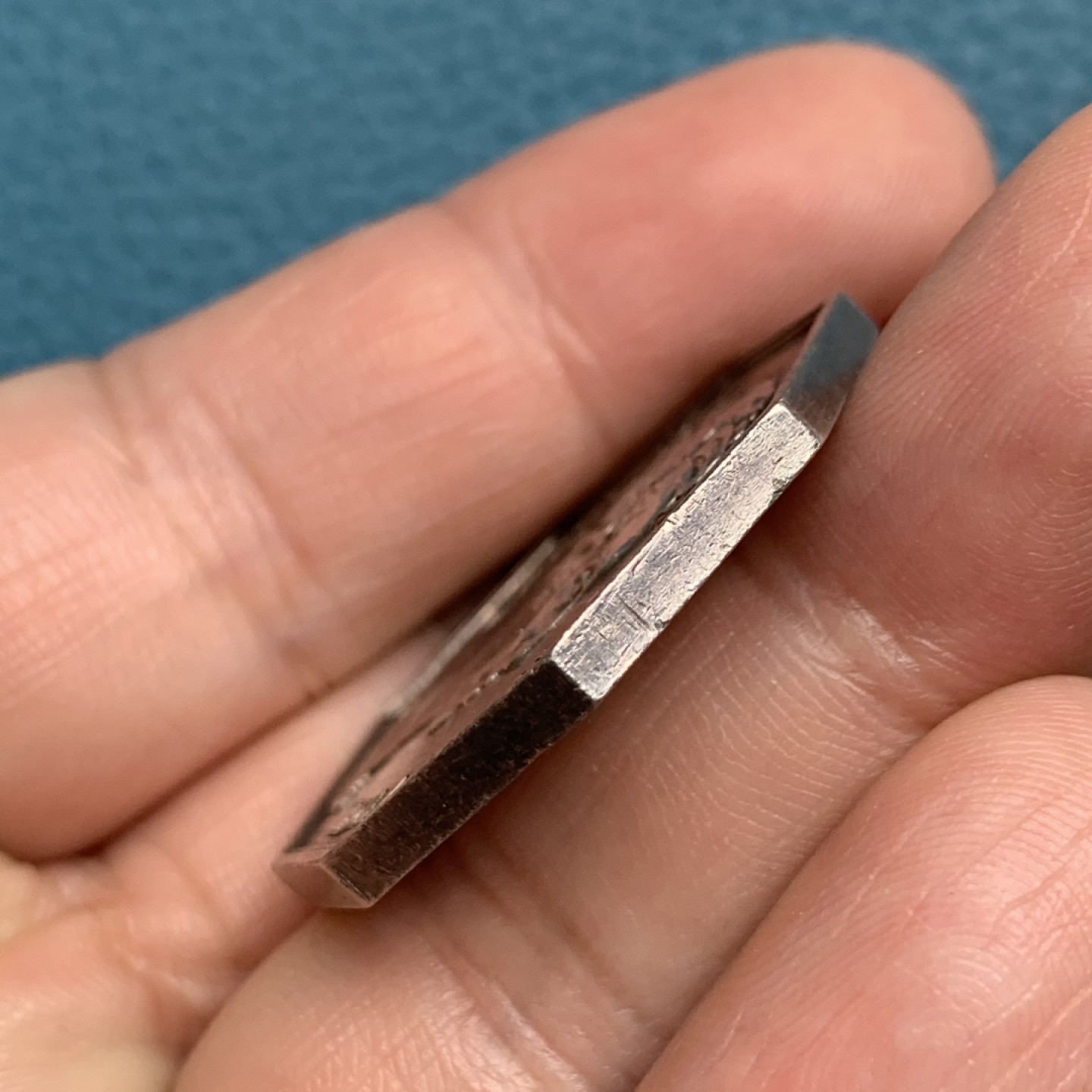 《竞宝斋》第157场-法国八角与章 专场！周日，周一，周四 3场 (全场包邮) 法国八角银质代币，巴黎公证人，正面路易十八之弟查理十世，17.19g，32.6mm，1832之前无边铭