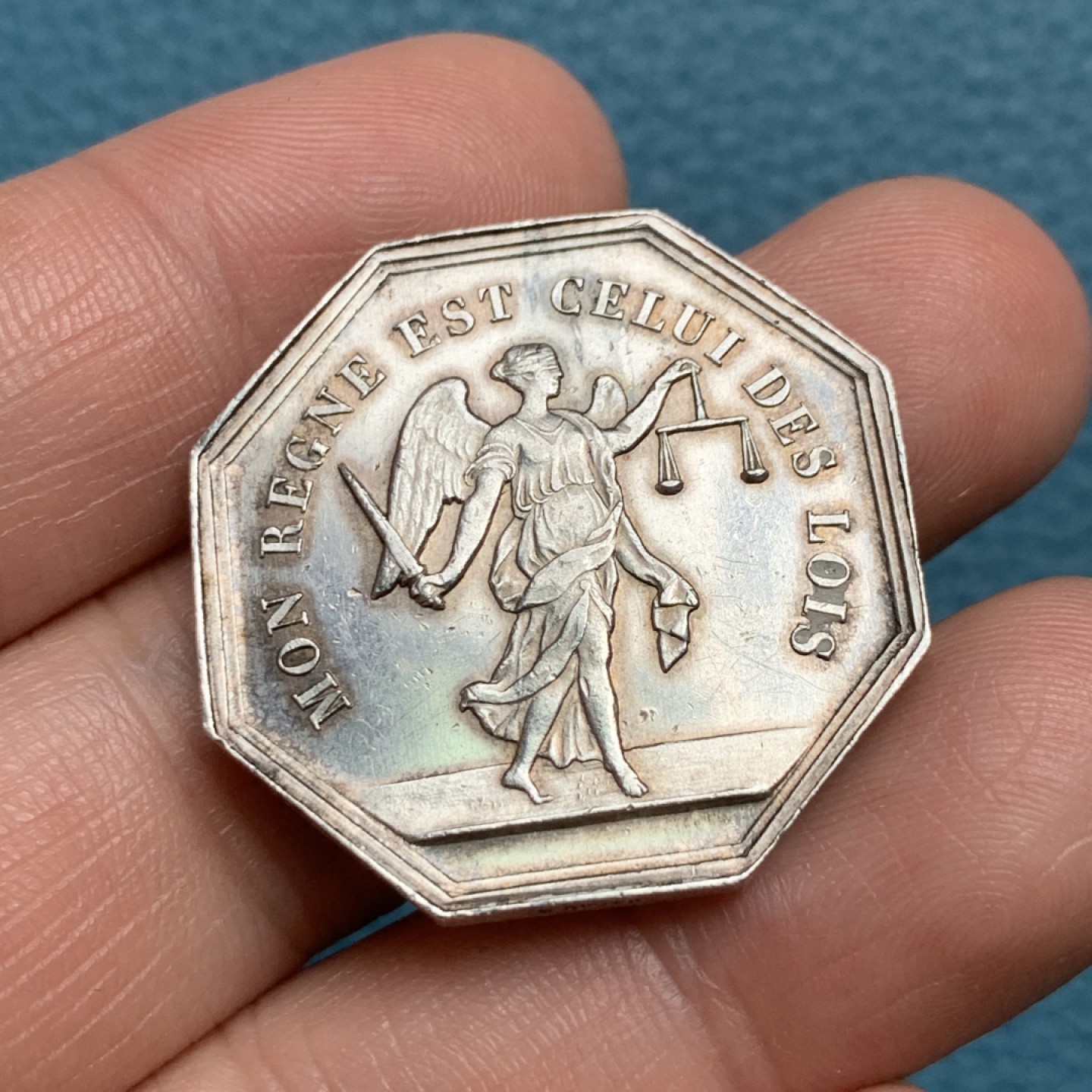 《竞宝斋》第157场-法国八角与章 专场！周日，周一，周四 3场 (全场包邮) 法国八角银质代币，奥德默桥自治市公证人，正面带翅的正义女神朱斯提提亚手持利剑和天平，13.87g，31.2mm，蜜蜂边铭